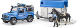 Land Rover -poliisiauto ja hevoskuljetusvaunu 3