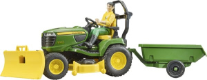 John Deere -ajoleikkuri perävaunulla ja puutarhuri 3