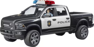 RAM 2500 -poliisiauto miespoliisilla 3