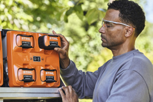 AL 301-4, 230 V Laturi, Stihl 2