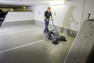 Akkukäyttöinen lakaisukone KM 70/30 C BP 2SB, Kärcher 2