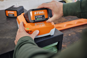 AL 301, 230 V Laturi, Stihl 3