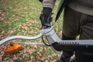 FSA 200.0 Akkutrimmeri/raivaussaha runko, Stihl 4