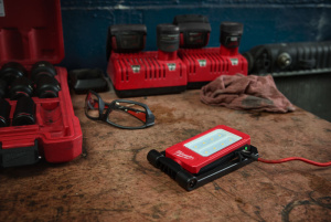 Taitettava USB-valonheitin IR FFL, Milwaukee 5