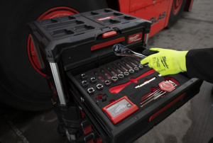 RÄIKKÄ&HYLSYT 1/2" SISUS 70KPL, Milwaukee 3