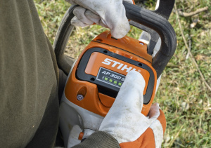 MSA 220.0 C-B Akkuketjusaha, Stihl 3