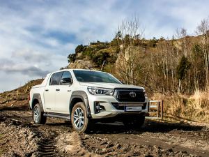 DSM-LISÄVALOPAKETTI TOYOTA HILUX 2019- 2