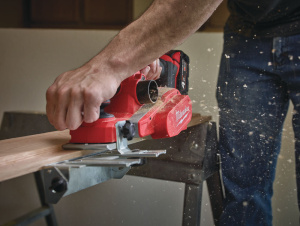 HÖYLÄ M18 BP-0, Milwaukee 7
