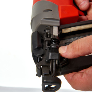 #VIIMEISTELYNAULAIN M18 CN16GA-0X, Milwaukee 9
