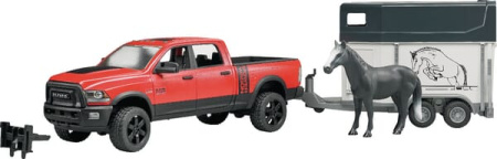 RAM Power Wagon -lava-auto ja hevoskuljetusvaunu